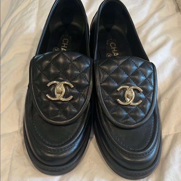 CHANEL - Picture 1 of 6